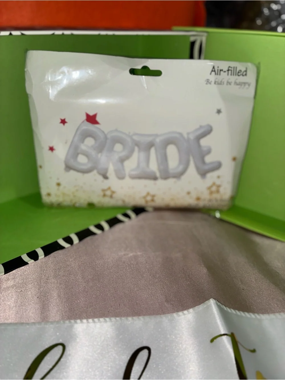 Bride to Be Satin Sash and Veil Set Balloon set